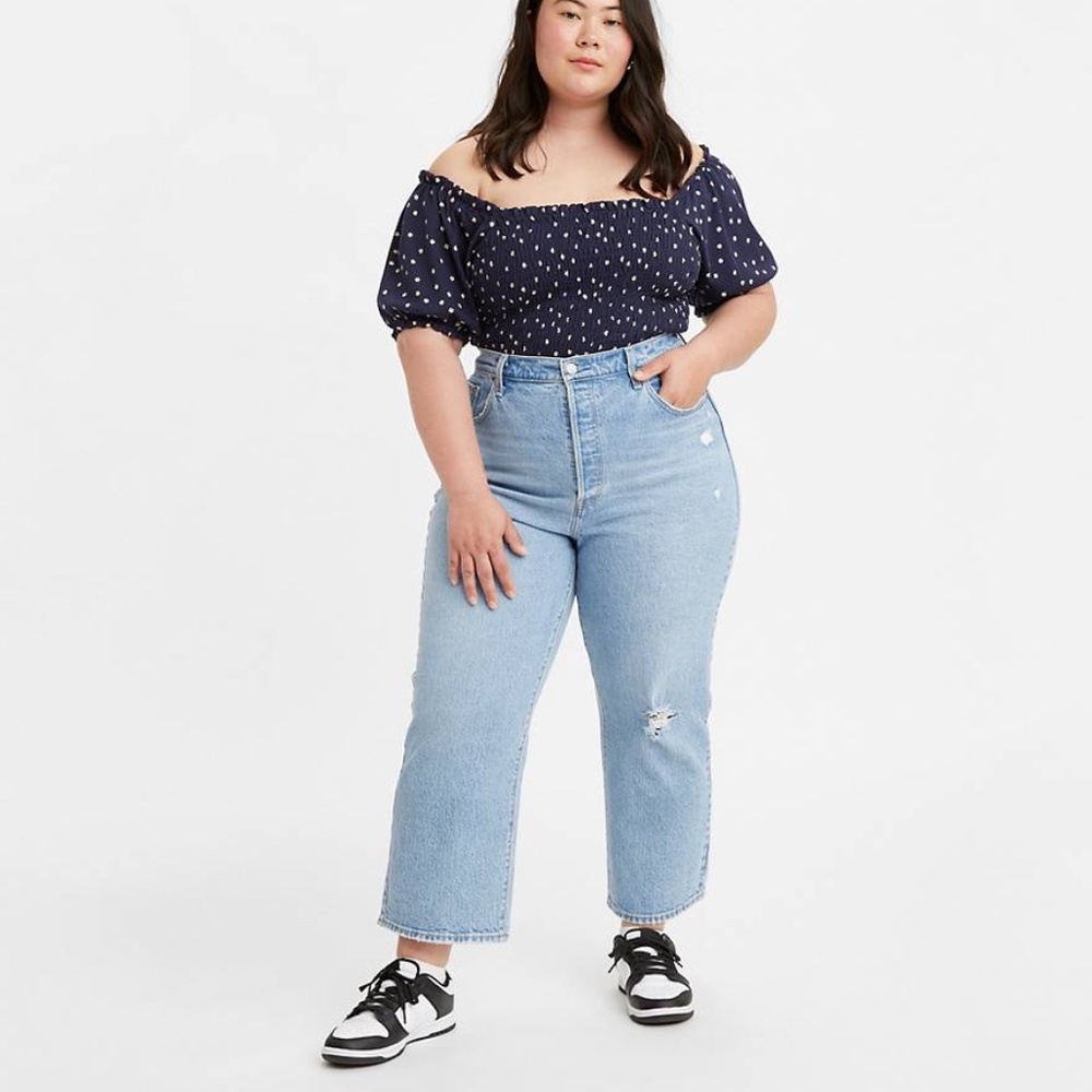 Levi's Ribcage Jeans in Distressed Light Wash